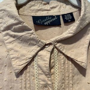 Cute blouse with retro fit! Woman’s size 3X.